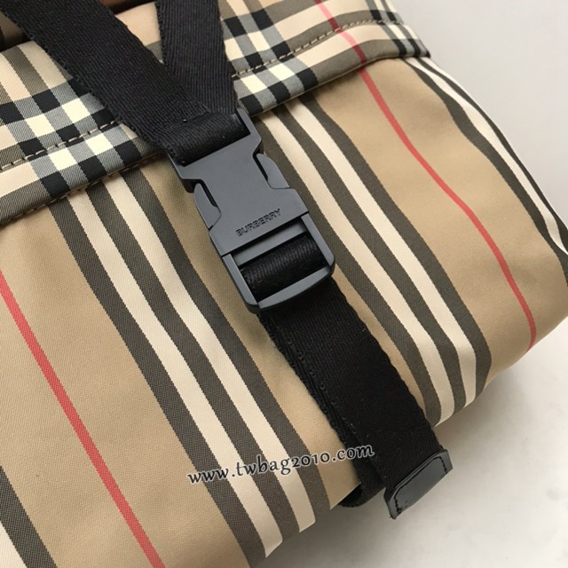 Burberry專門店新款實用型雙肩包 巴寶莉Vintage復古格紋尼龍男士雙肩包 yxb1447